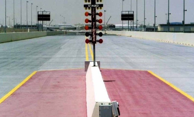 Car and motorcycle racing tracks